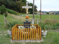Ľudia stavali kríže a Božie muky od nepamäti na významných miestach, pri významných udalostiach, alebo ako ochranu pred nečistými silami na križovatkách ciest, a pod. U nás je ich niekoľko: